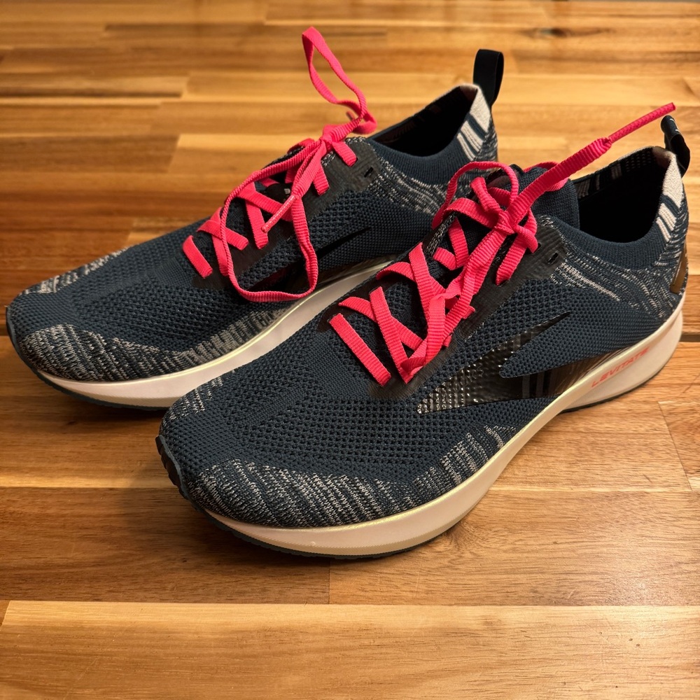 NEW Brooks Levitate 4 • Women’s 9.5/41